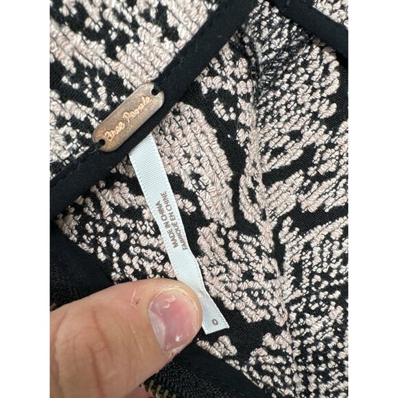 Free People Mini Skirt Sz 0 Beige/Black Snakeskin Ponte Knit Modern NatureCore - Picture 4 of 8